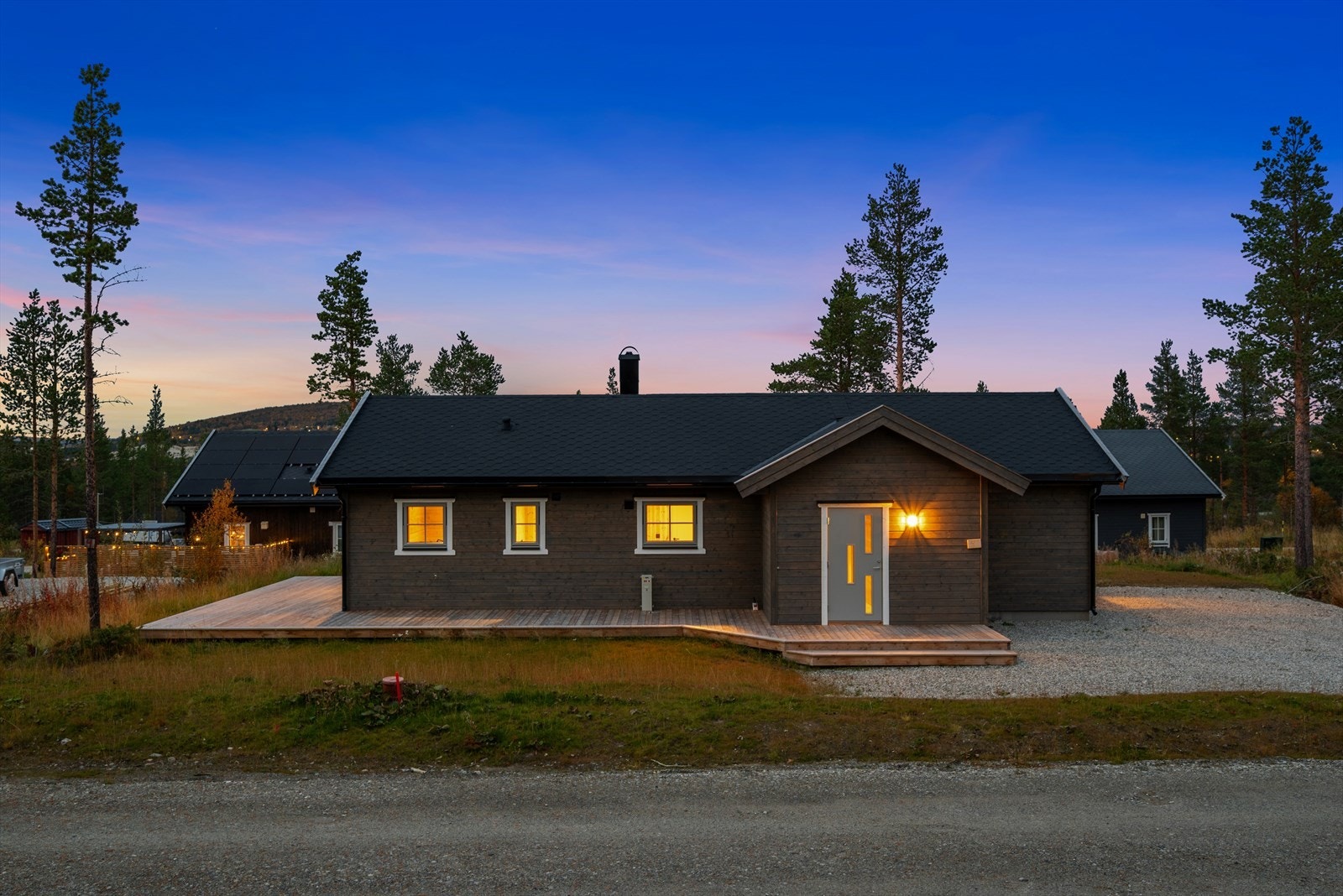 Rundt hytta kan man opparbeide et flott plenareal, som egner seg godt for både barn og voksne. Galleribilde