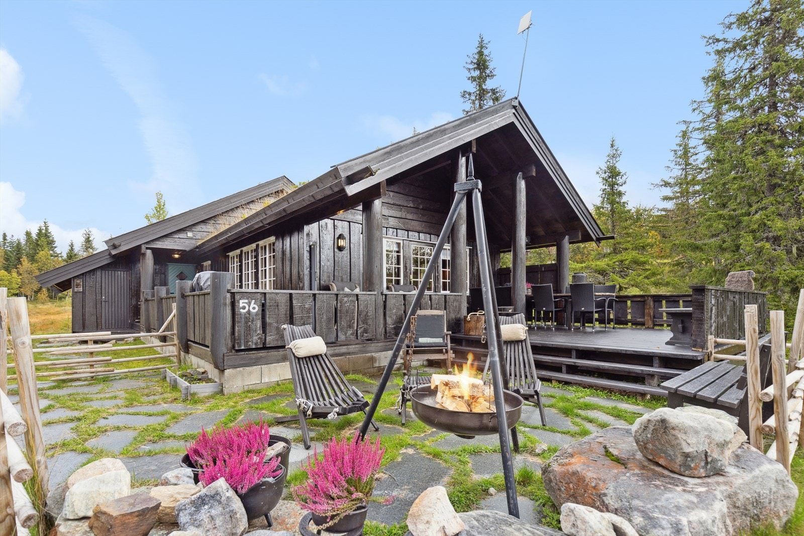 Sjarmerende familiehytte beliggende i rolige og naturskjønne omgivelser ca 850 moh - Kun et steinkast fra Haglebu Skisenter. Galleribilde