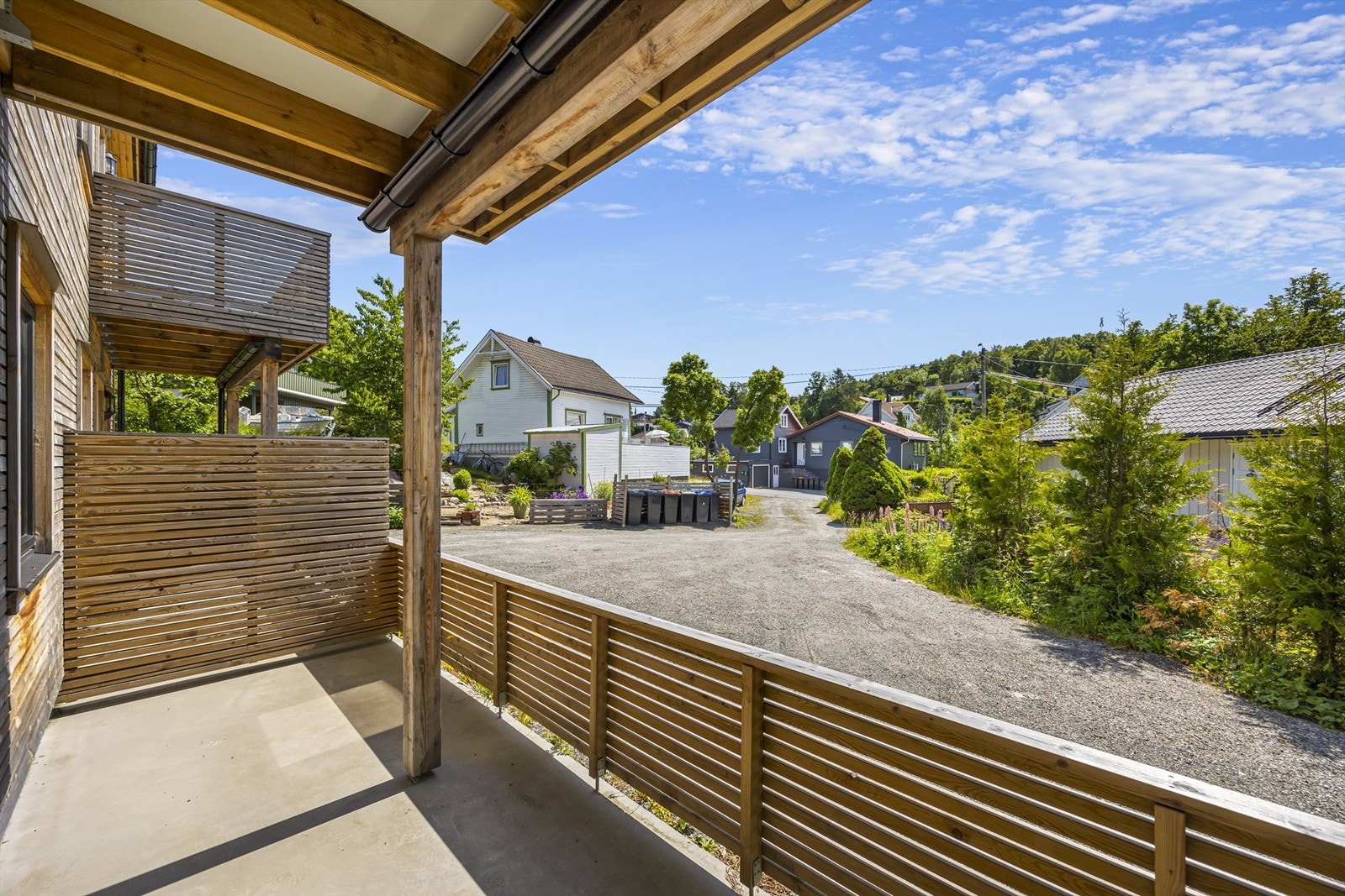 Eiendommen har en fin beliggenhet med gode solforhold. Galleribilde