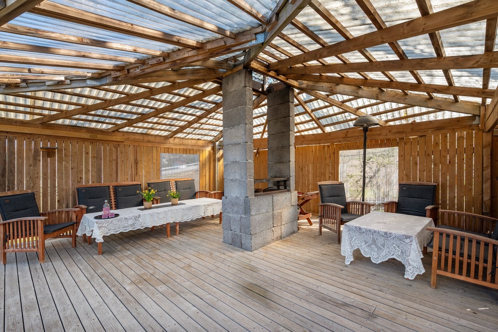 Paviljongen har god plass til flere sittegrupper for store, sosiale sammenkomster. Galleribilde