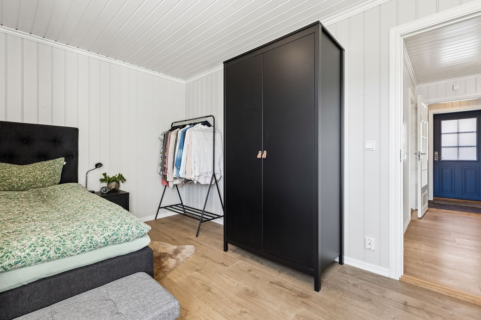 God plass til garderobeløsning på soverommet. Galleribilde