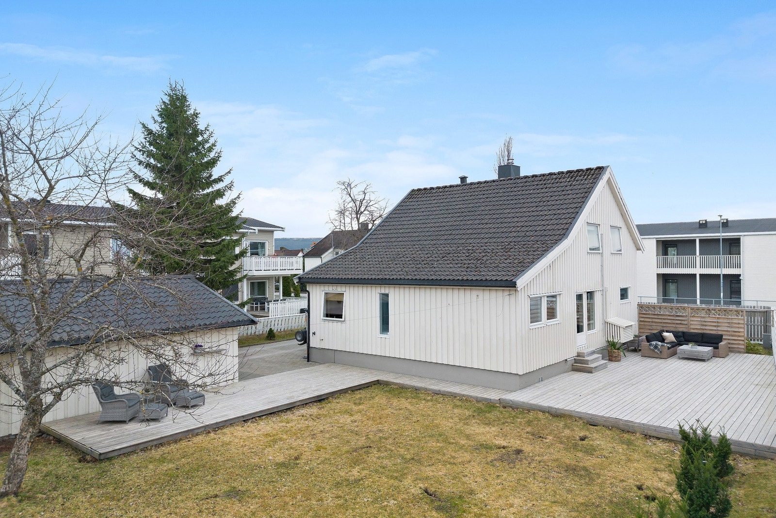Velkommen til Skolegata 13 - En velholdt og sentral enebolig i et attraktivt boområde på Stokmoen. Galleribilde