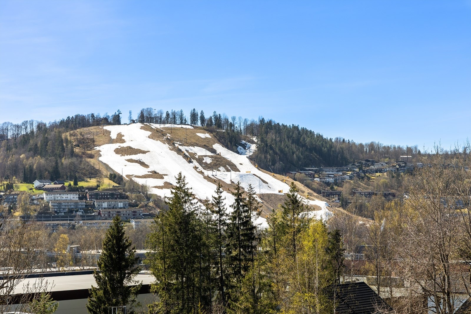 Vinterstid er det kort vei til Kirkerudbakken alpinsenter med både helge- og kveldsåpne bakker. Galleribilde