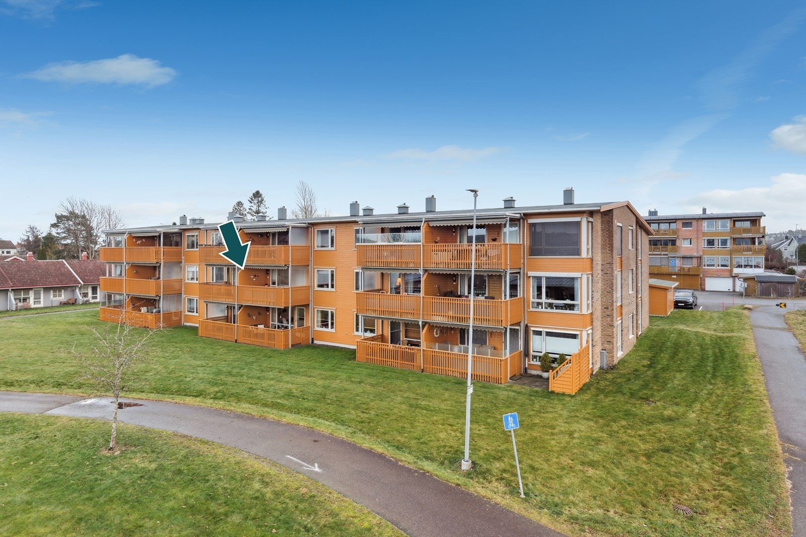 Leiligheten ligger i andre etasje og har et innvendig bruksareal på 76 m². Heis opp til leiligheten fra bakkeplan. Galleribilde