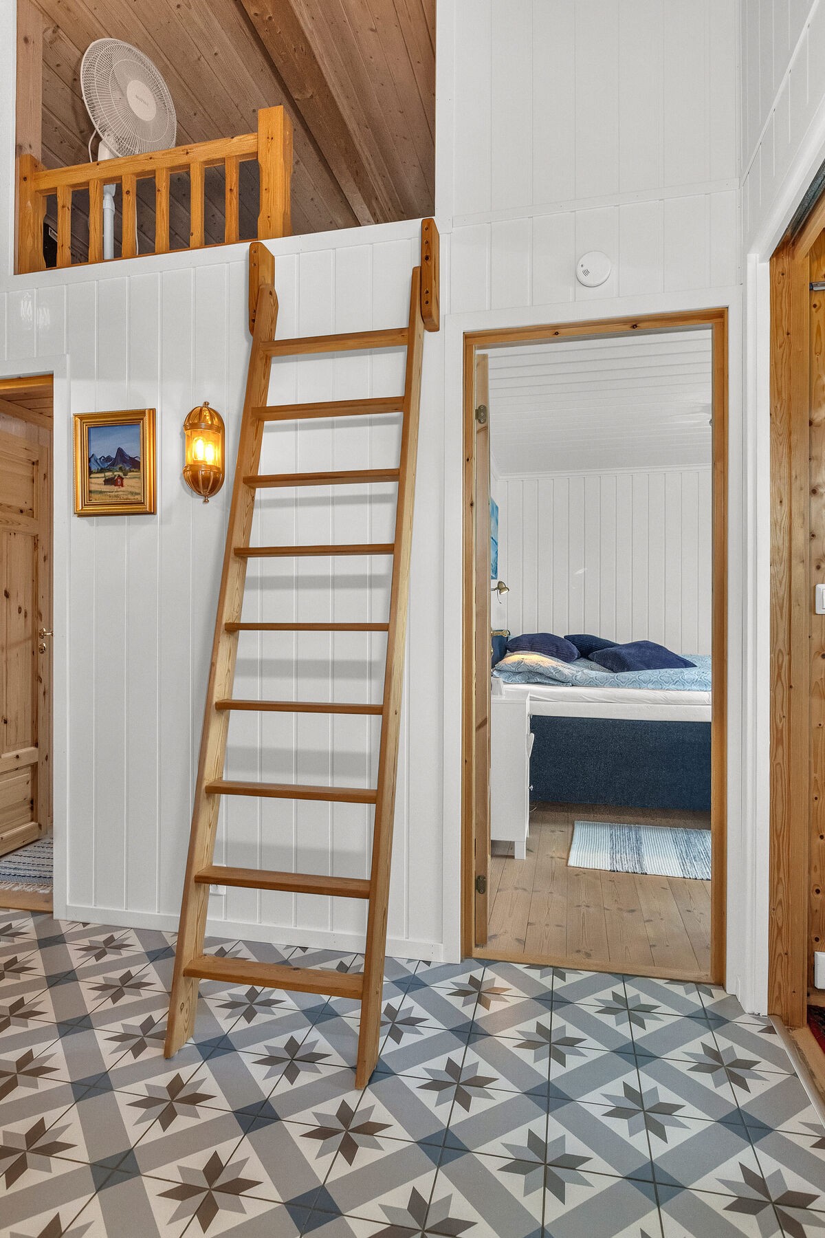 Adkomst til hems fra gangen Galleribilde