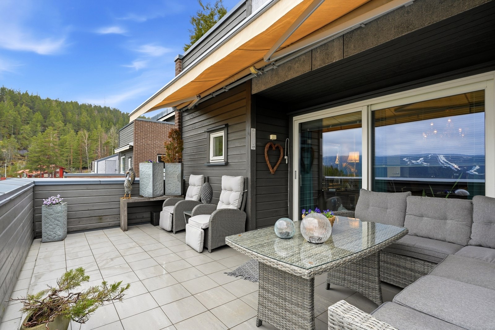 Her kan man nyte gode solforhold og flott utsikt mot Kongsberg! Galleribilde