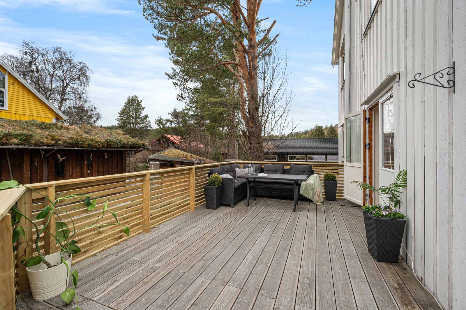 God plass til ønsket utemøblement. Galleribilde