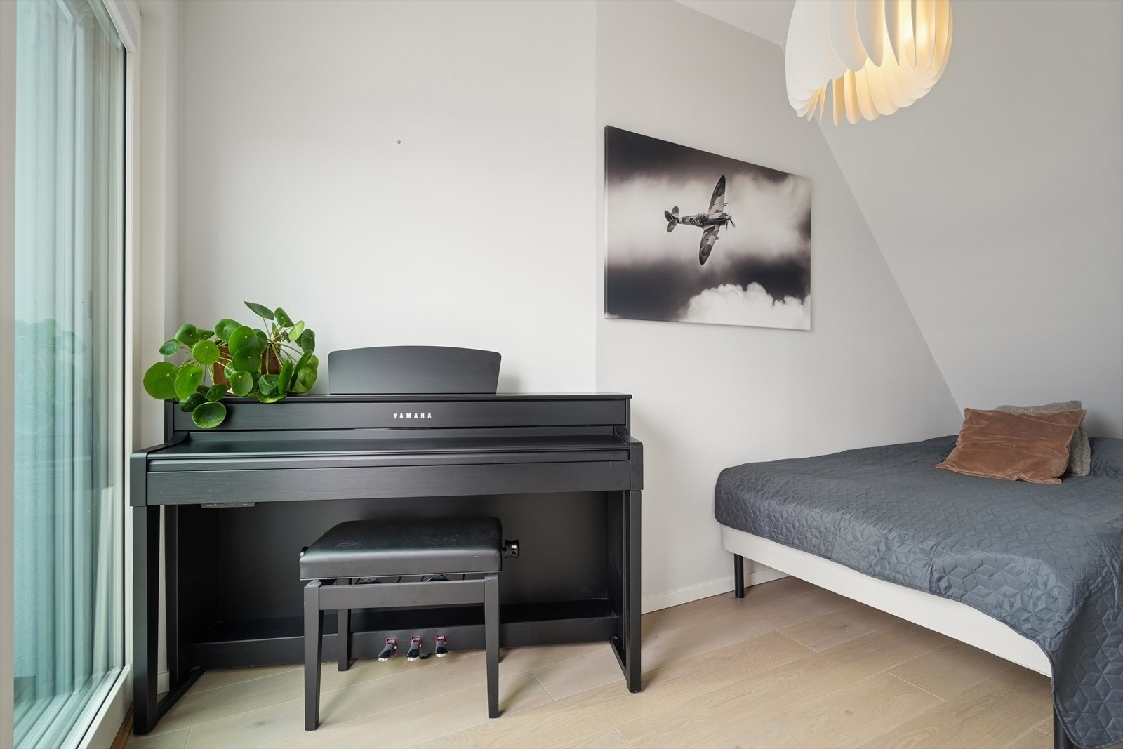 Hele leiligheten varmes opp med vannbåren varme via radiatorer, som er inkludert i felleskostnadene. Galleribilde