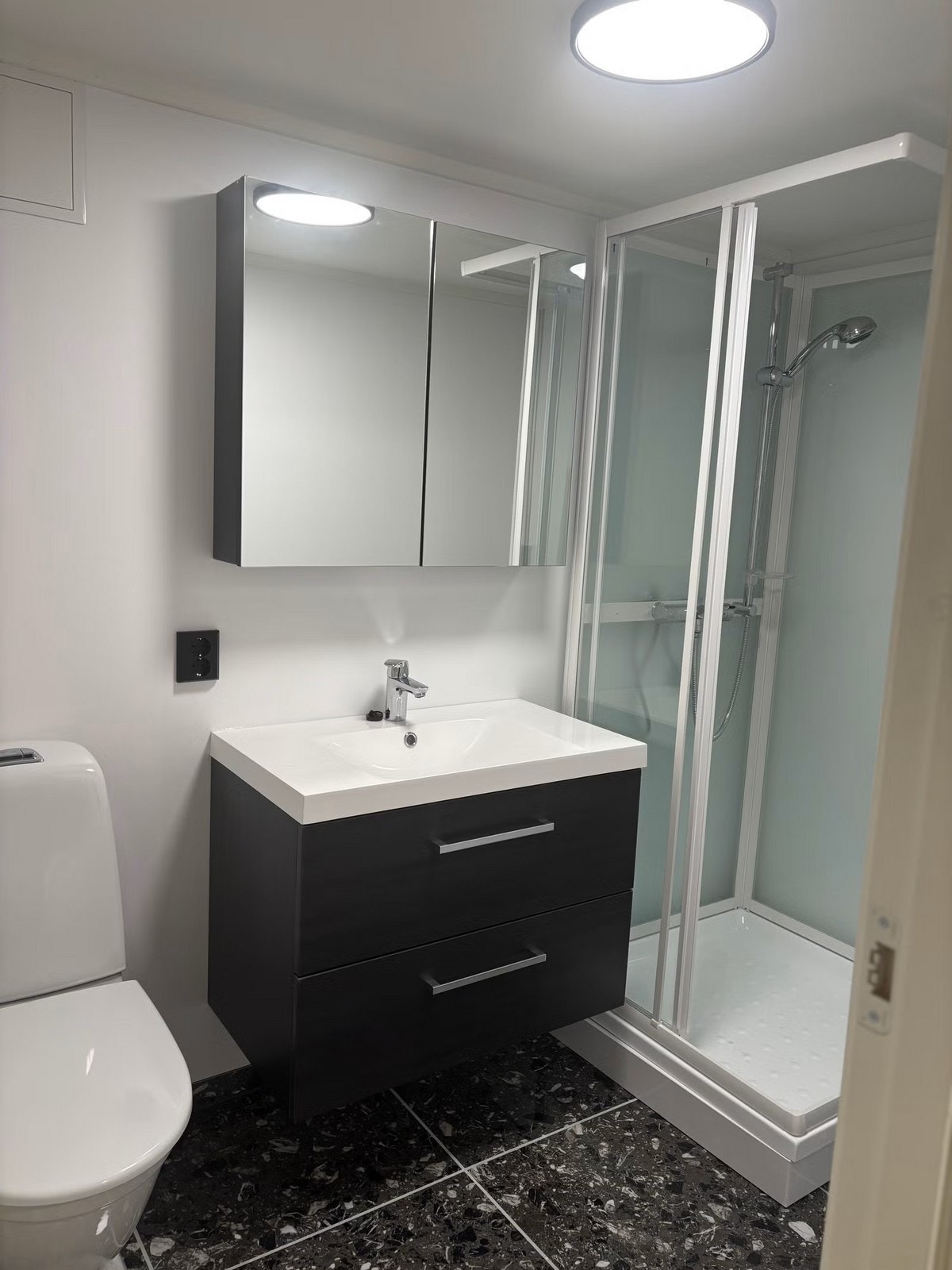 Badet er også av god standard - Opplegg for vaskemaskin. Galleribilde