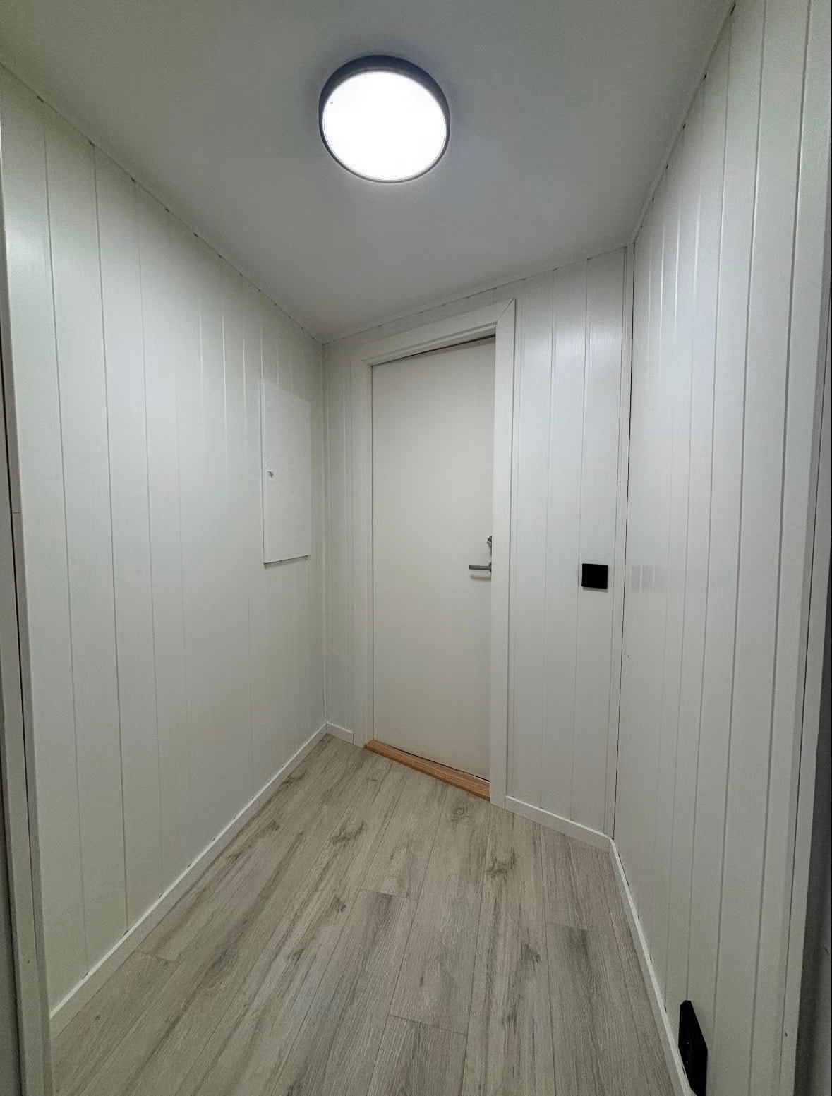 Entre med plass til oppheng og oppbevaring. Galleribilde
