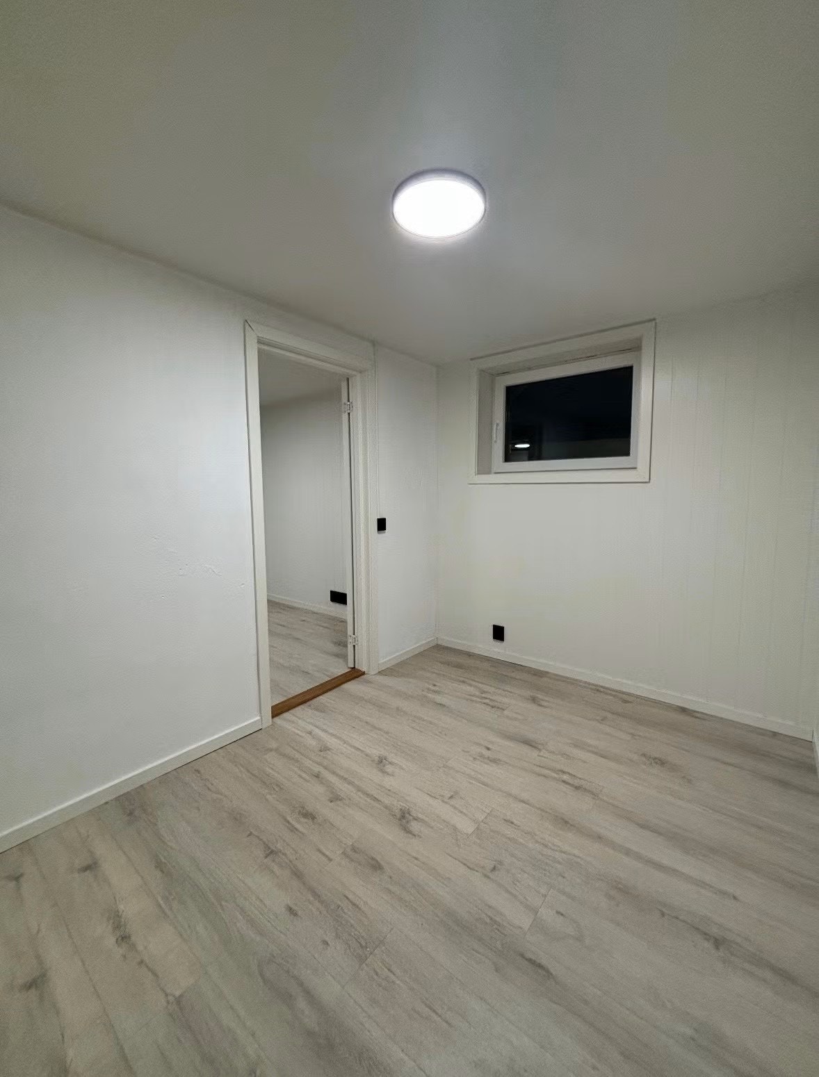 Stue - Her er det god plass til en sittegruppe eller annet ønsket møblement- Internett inkludert Galleribilde