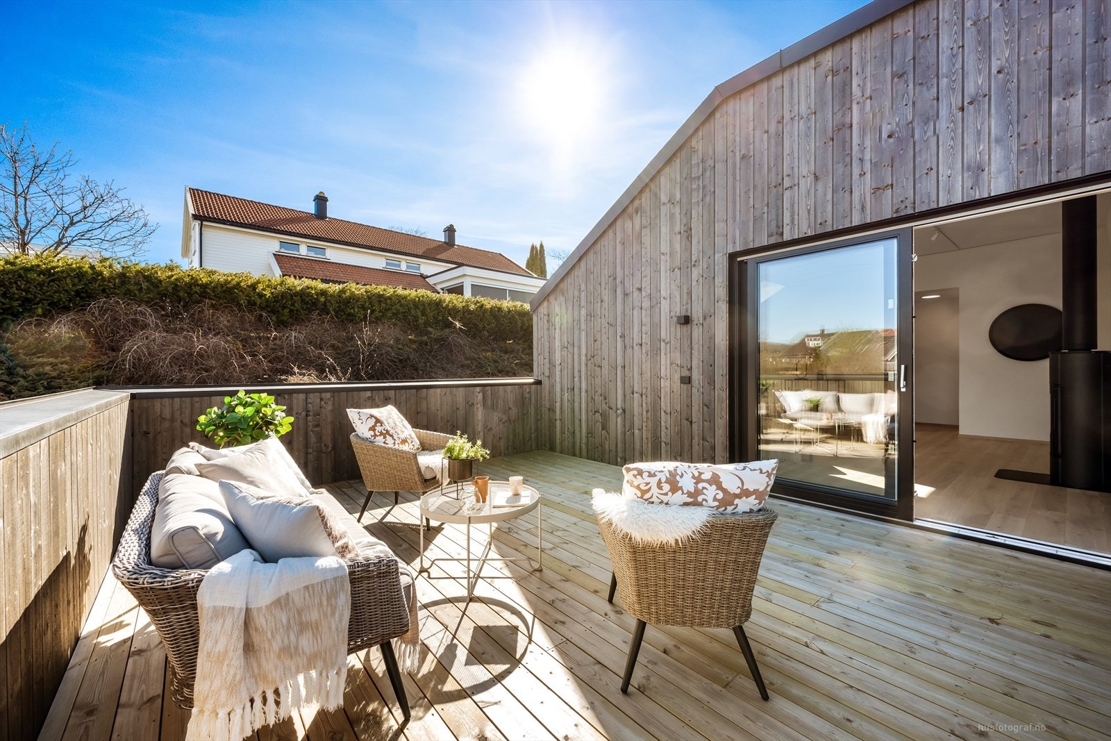 Romslig terrasse uten innsyn. Galleribilde