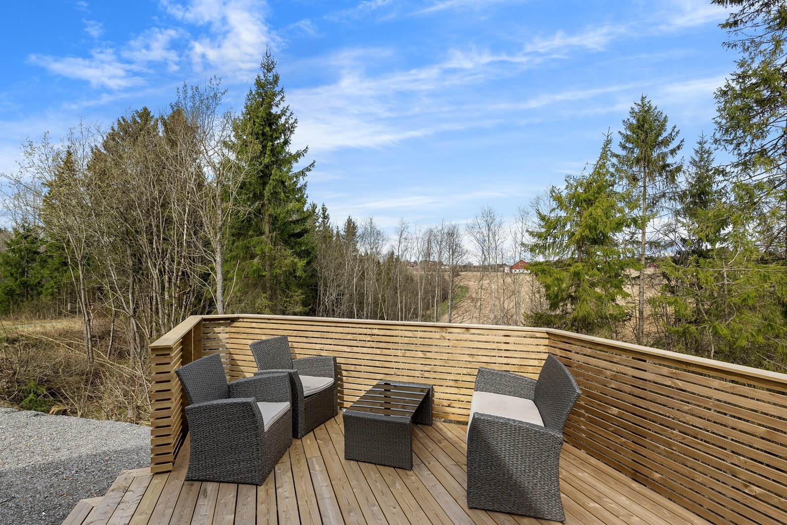 Ny impregnert terrasse i inngangspartiet på ca. 30 m2 Galleribilde