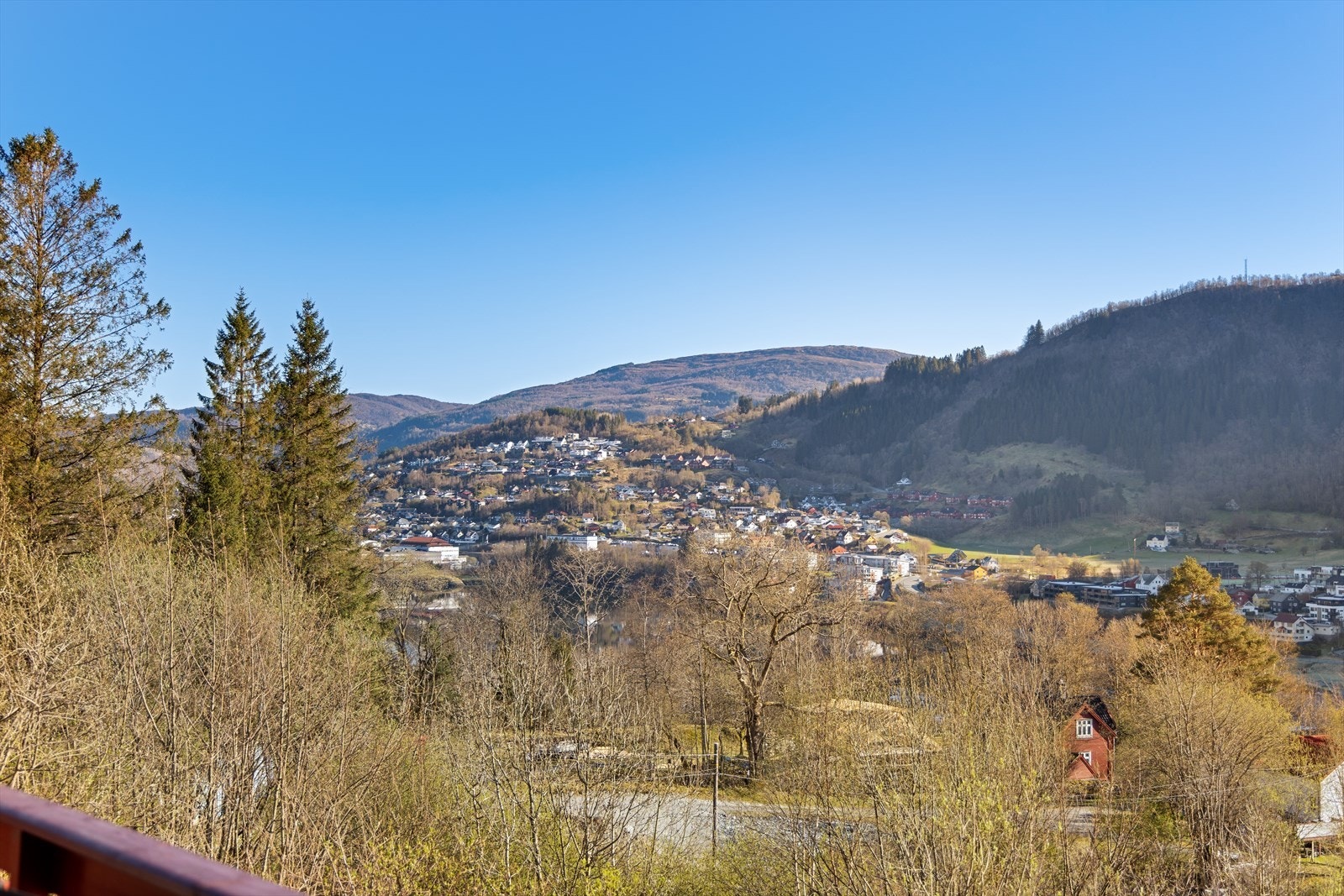 Åsheim med Osterøy i bakgrunnen Galleribilde