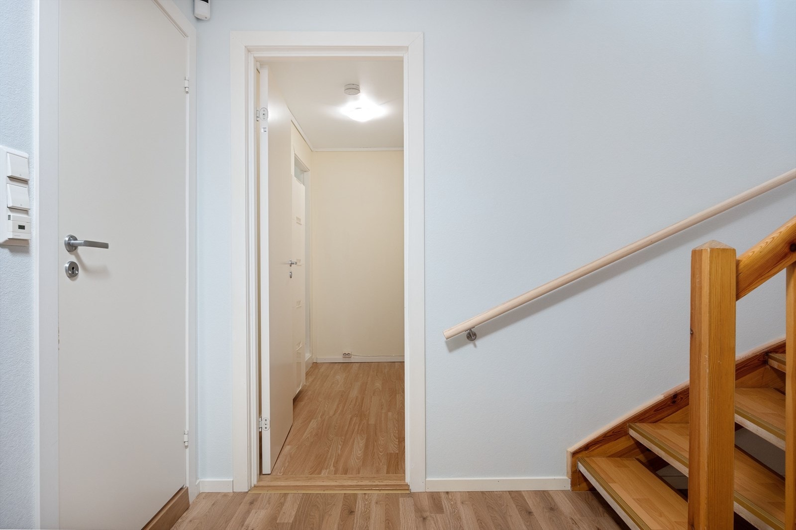 Gang mellom vaskerom og bod Galleribilde