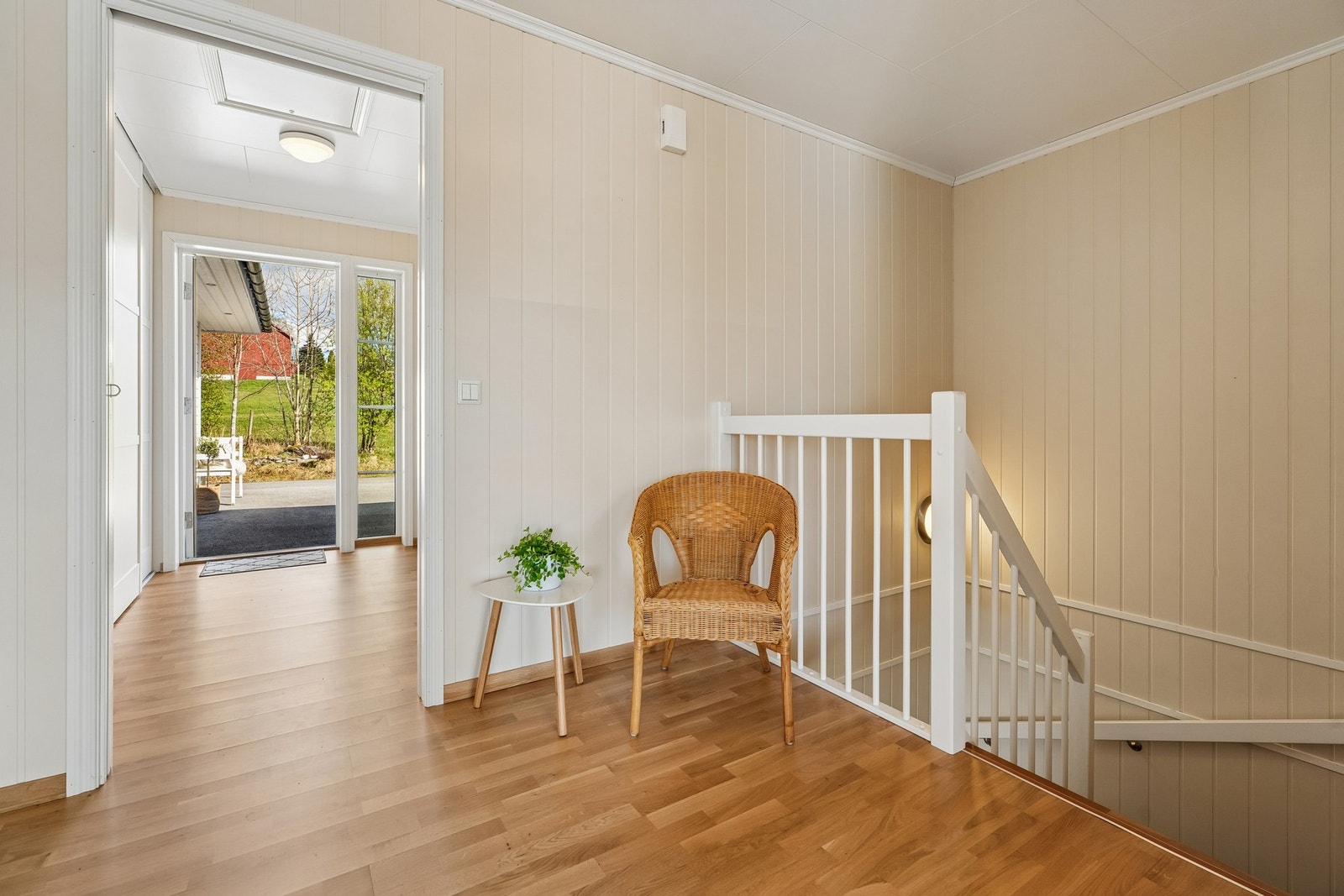 Vi fyl trappa ned til underetasjen, der bad og 3 soverom ligg fint samla Galleribilde
