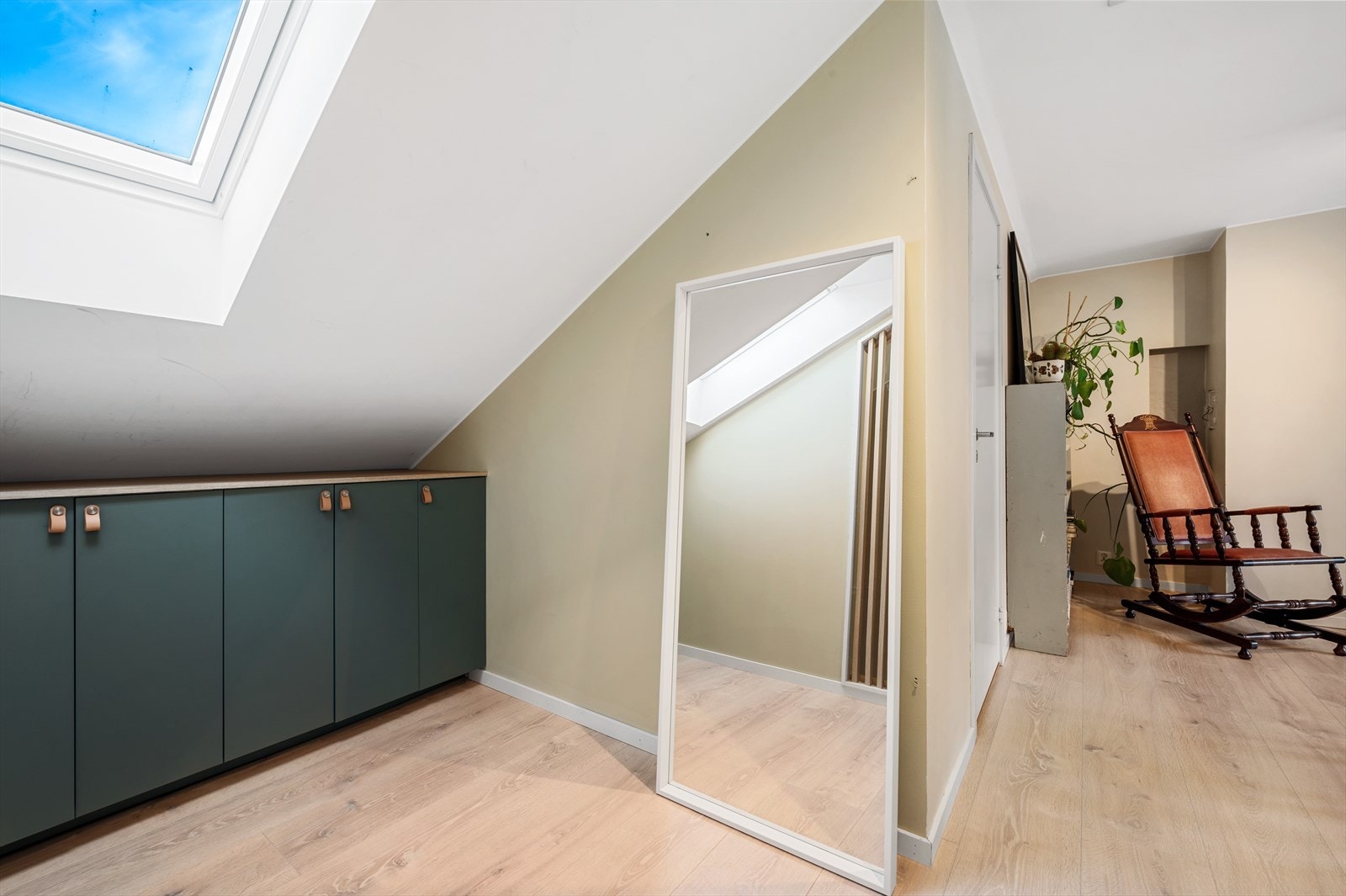 Gangen gir rom for oppbevaring og tar deg videre til alle rom. Galleribilde