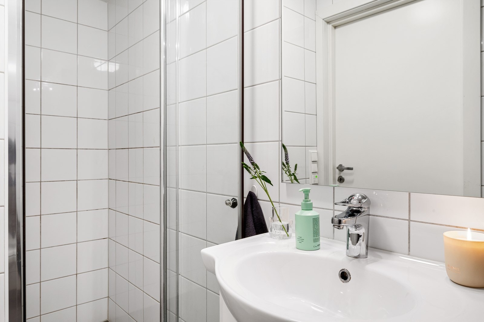 Et lettstelt og oversiktlig bad med gode løsninger. Galleribilde