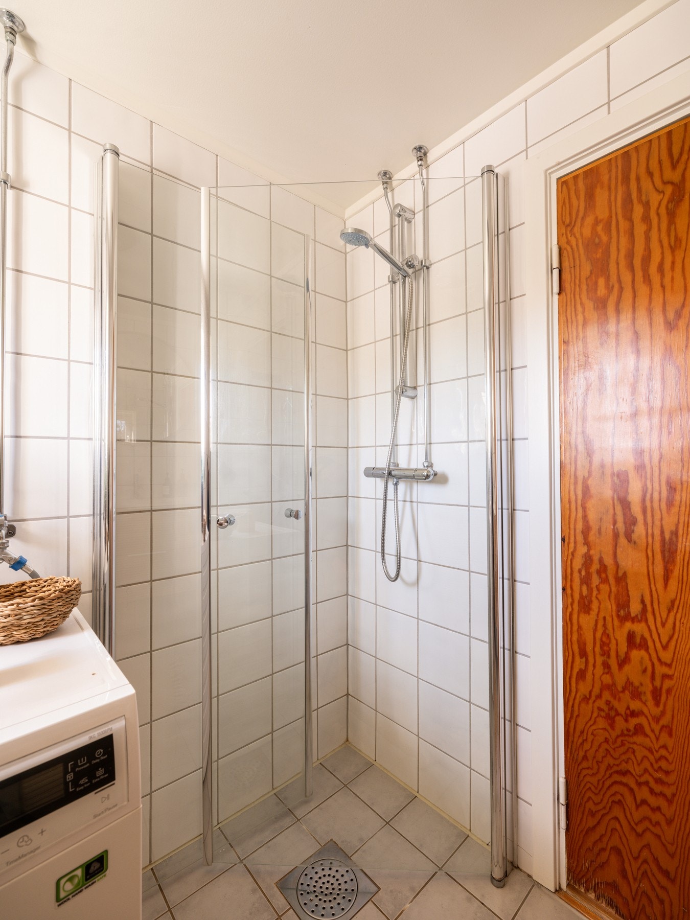 Badet har opplegg for vaskemaskin. Galleribilde