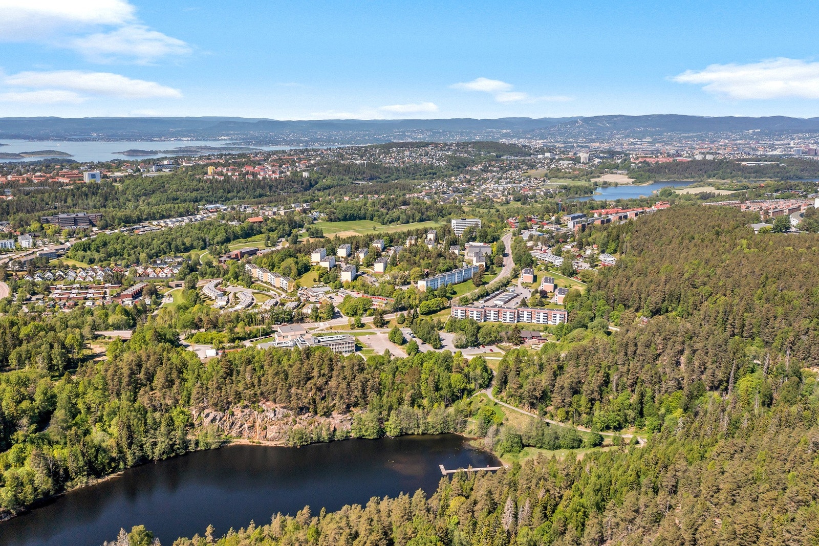 Fin sykkelavstand til Oslo sentrum langs oppgraderte sykkelveier langs Østensjøveien, Tvetenveien og Ring 3 Sagene /Torshov/ Majorstuen). Galleribilde