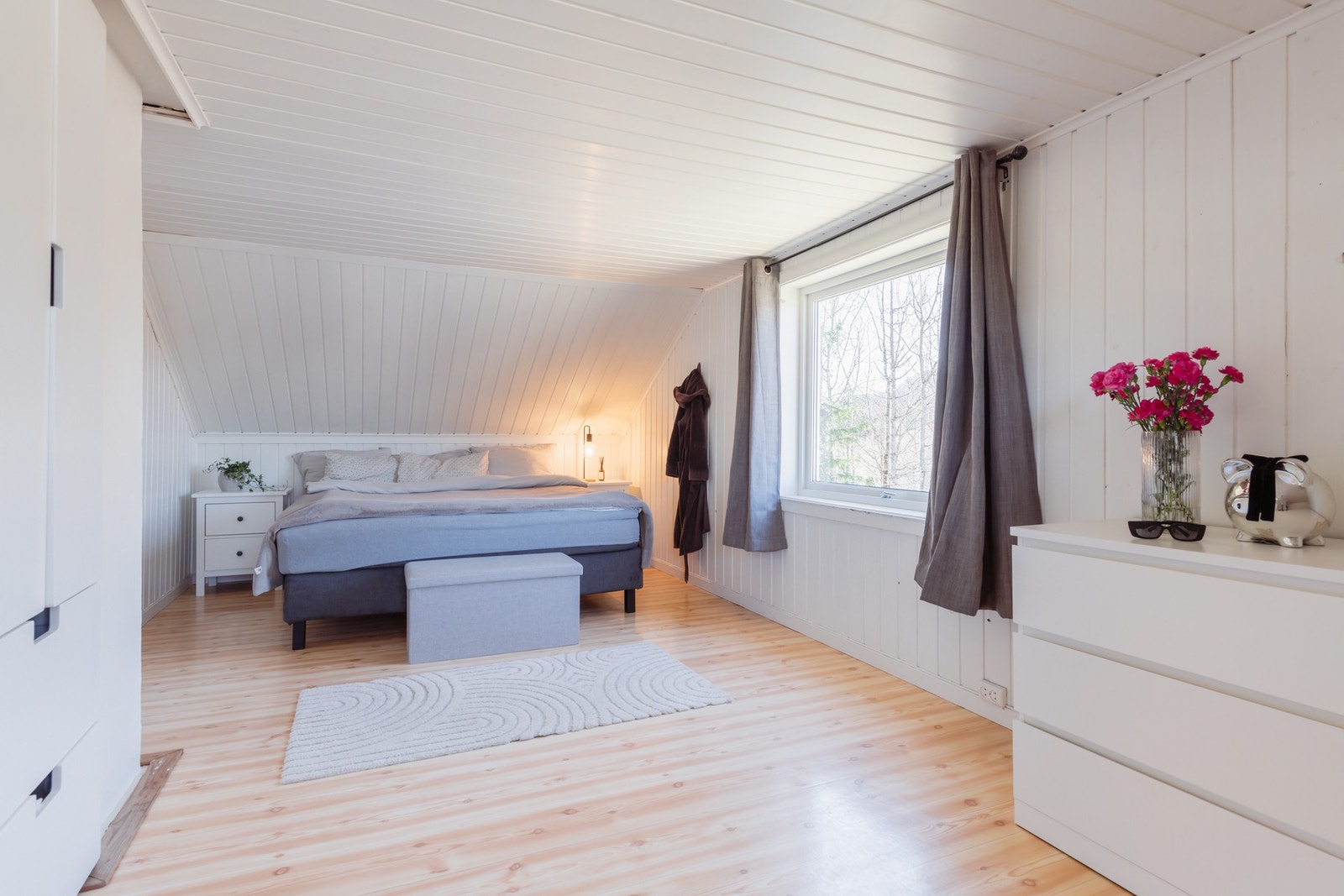 Hovedsoverom av god størrelse og godt med skapplass. Galleribilde