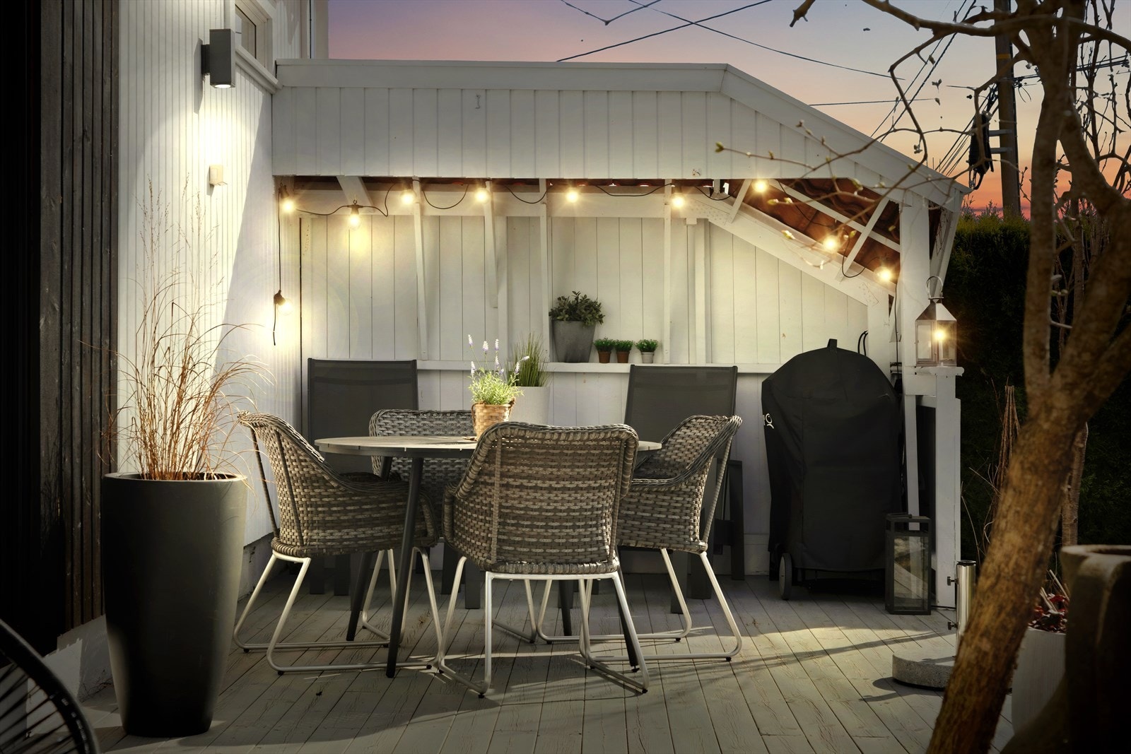 Grillsted og levegg mot naboen Galleribilde
