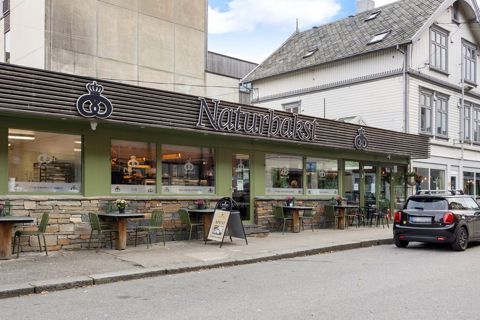 Herlige sentrum med kai, gågaten, hyggelige cafeer og restauranter i gangavstand fra leilighetene. Galleribilde