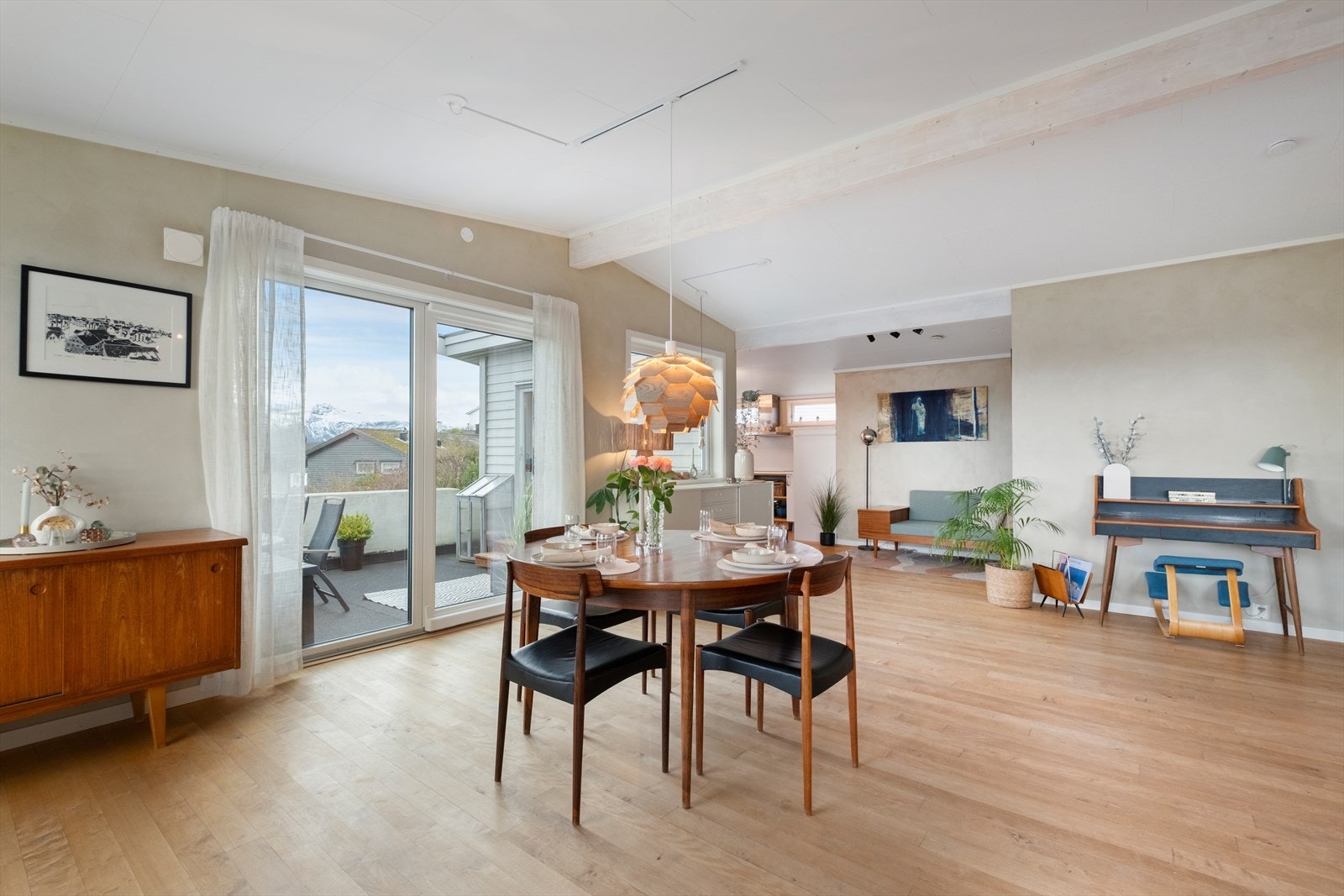 God plass til spisemøblement Galleribilde