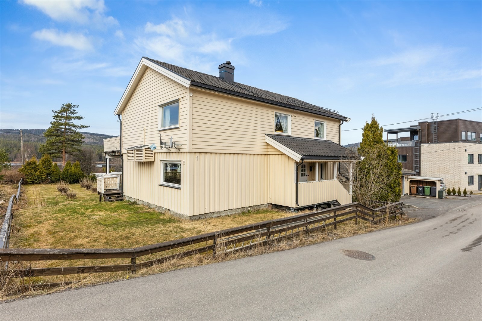 Det ble lagt ny taktekking på hovedhuset i år 2000 Galleribilde