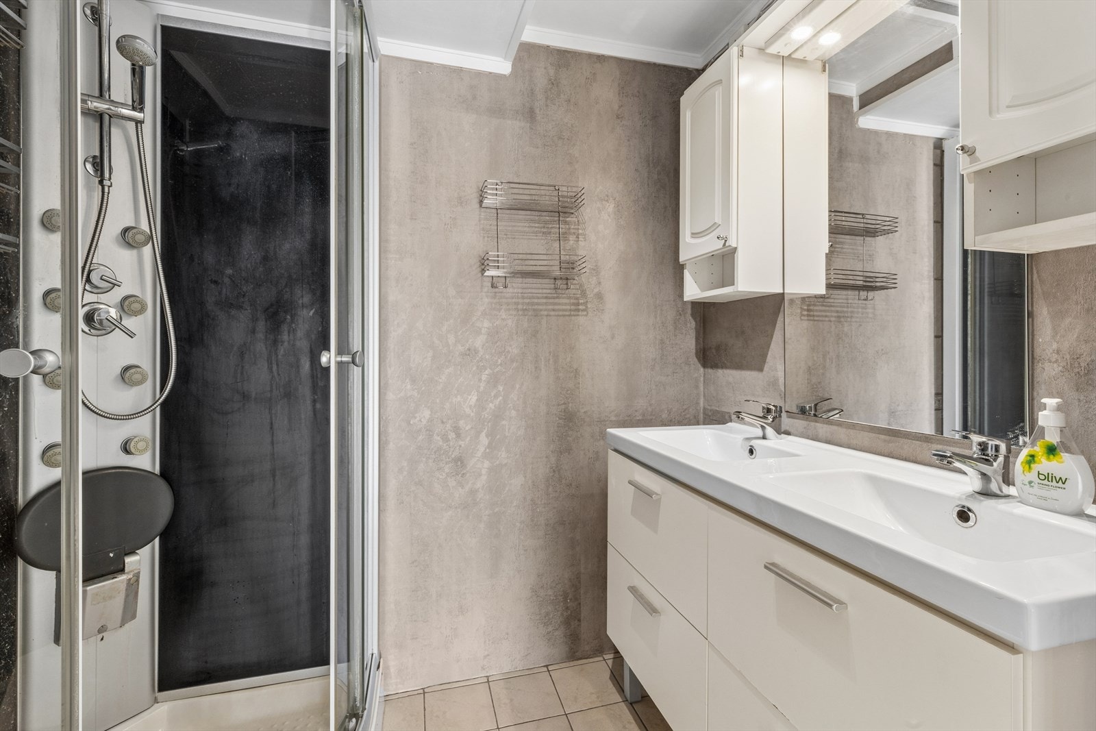 Badet har gulvvarme Galleribilde