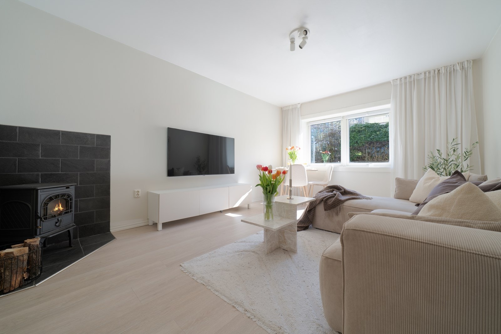 - Leiligheten har et innvendig bruksareal på 64 m², og inneholder entré/gang, stue, kjøkken, to soverom, bad og garderobe - Galleribilde