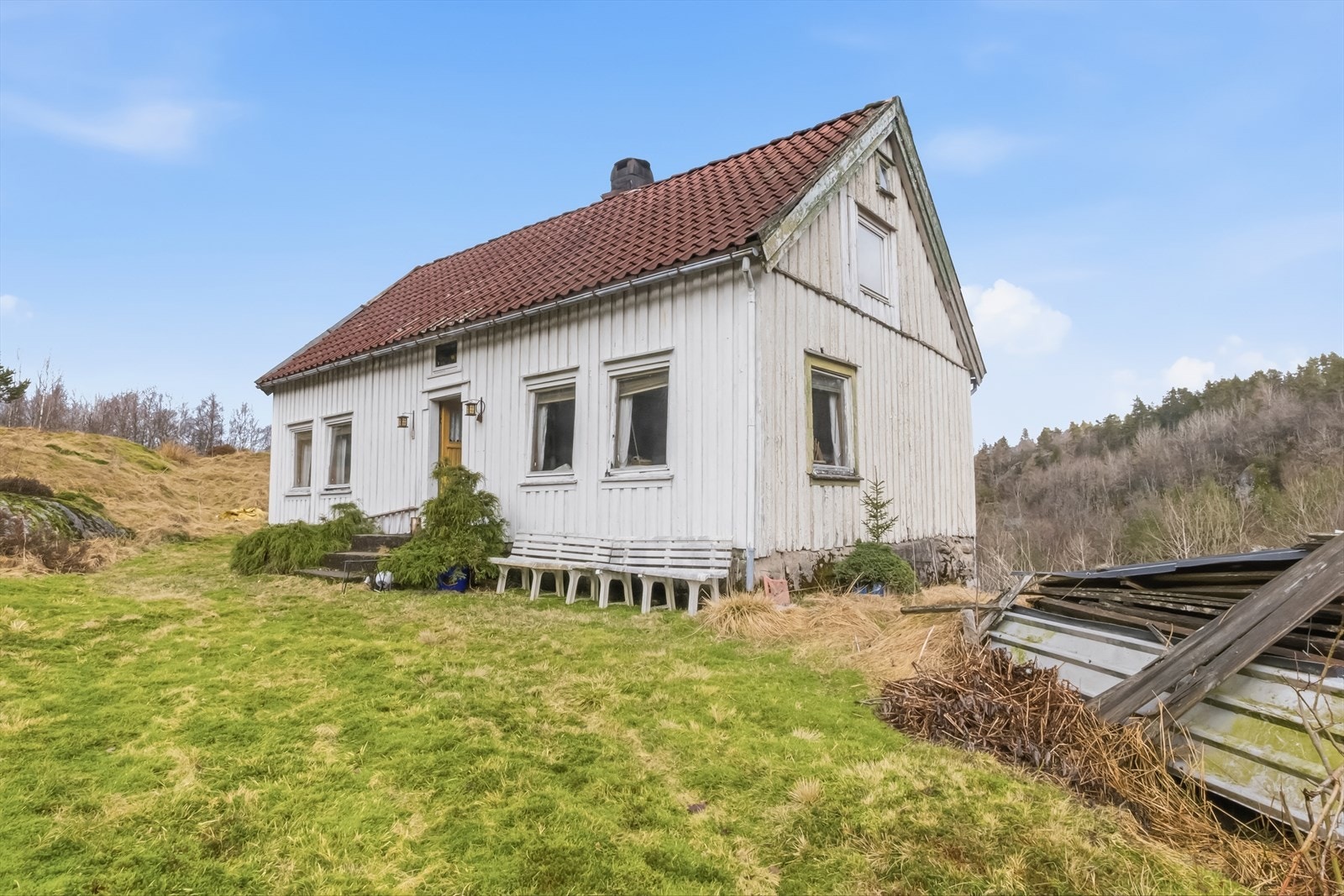 Eldre bolig som trenger totalrenovering. Galleribilde