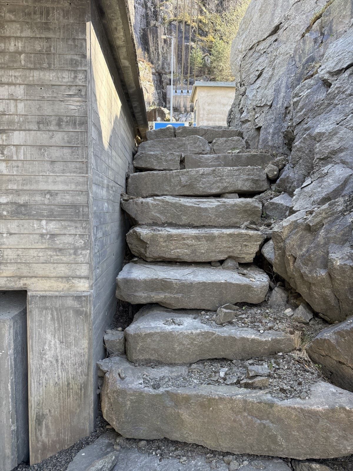 Trapp ved Feda brua ned til sjøen Galleribilde