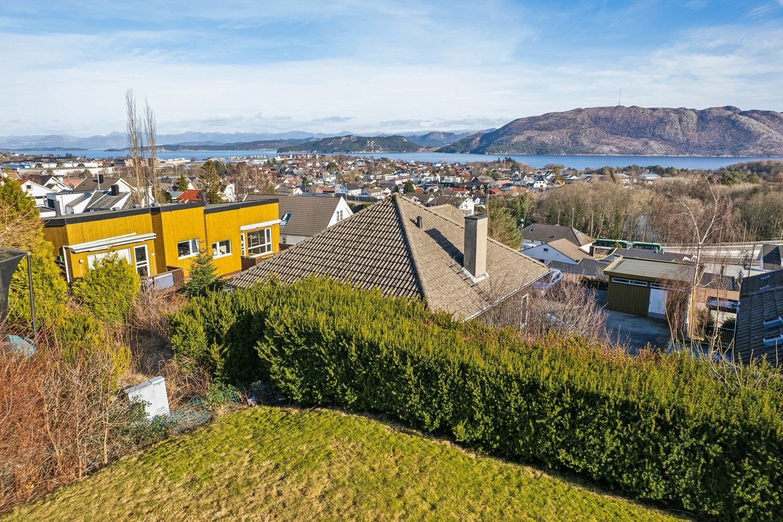 Nærområdet er attraktivt - her bor du i familievennlig og etablert boligområde på Hinna. Galleribilde