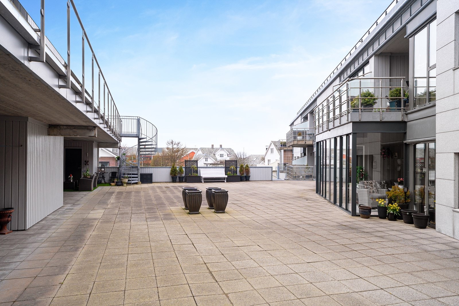 Pent opparbeidet uteområde for beboerne Galleribilde