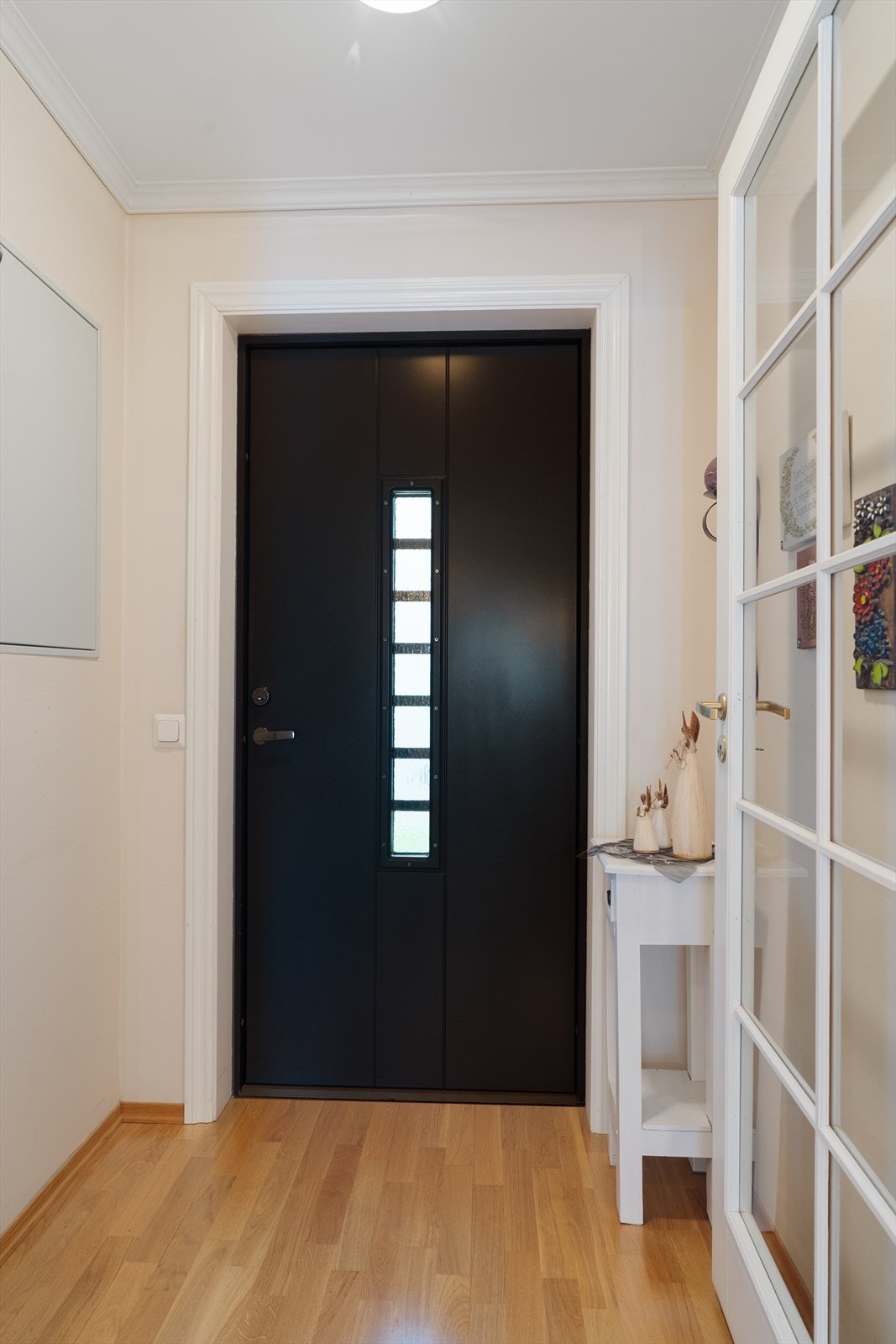 Entré med plass til yttertøy og sko Galleribilde