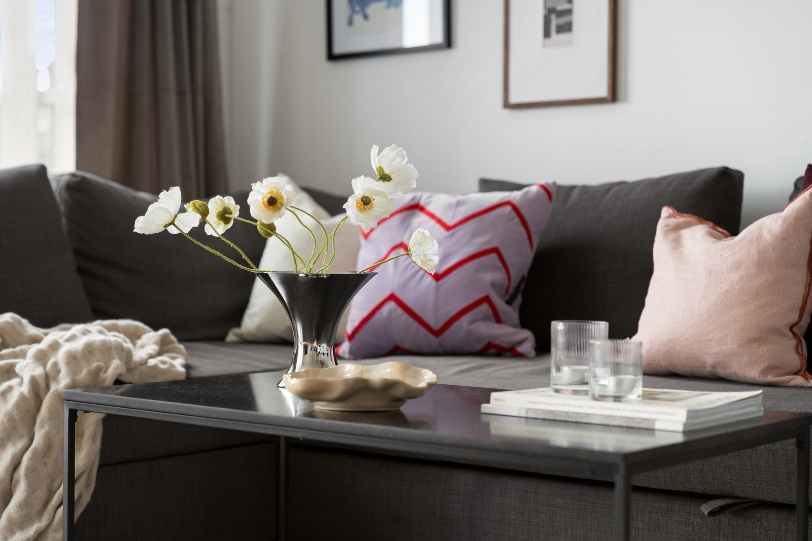 Stue med oppvarming via vannbåren varme via konvektor, som er inkludert i felleskostnadene!