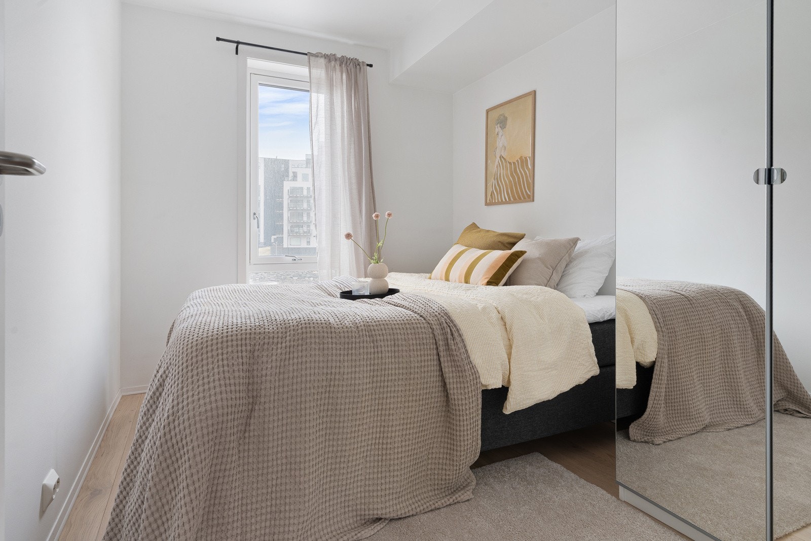 Soverom 2 med garderobeskap