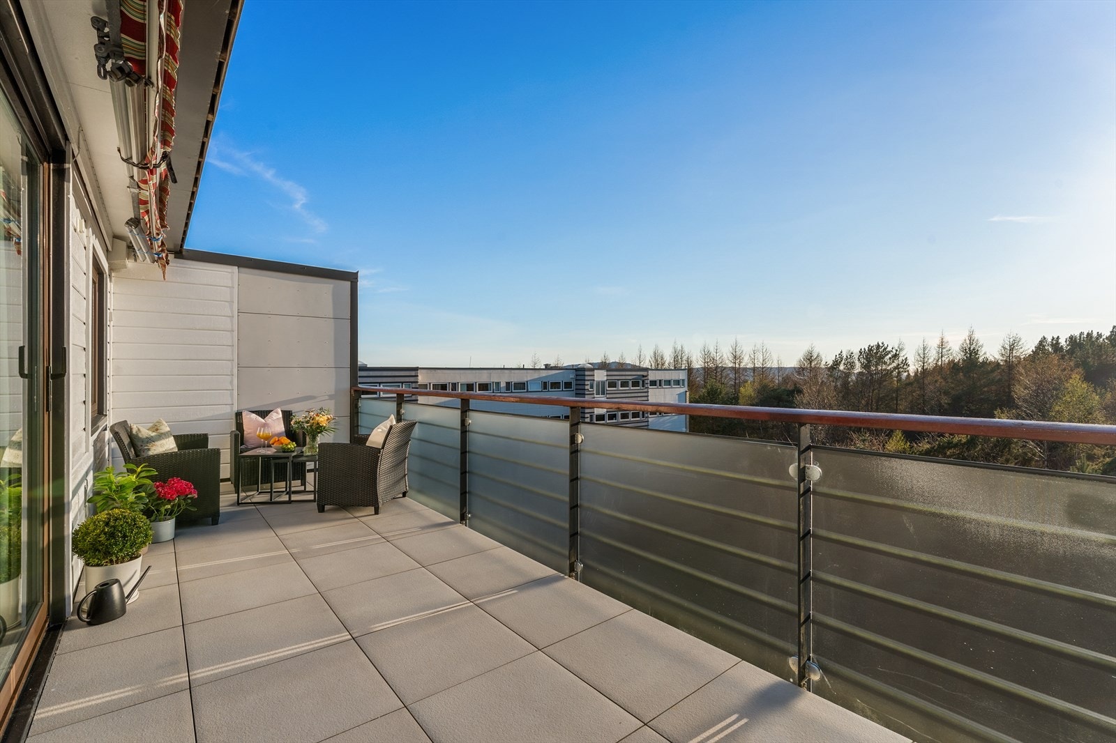 - Leiligheten byr på en fantastisk balkong på hele 16 m² med direkte adkomst fra stuen - Galleribilde