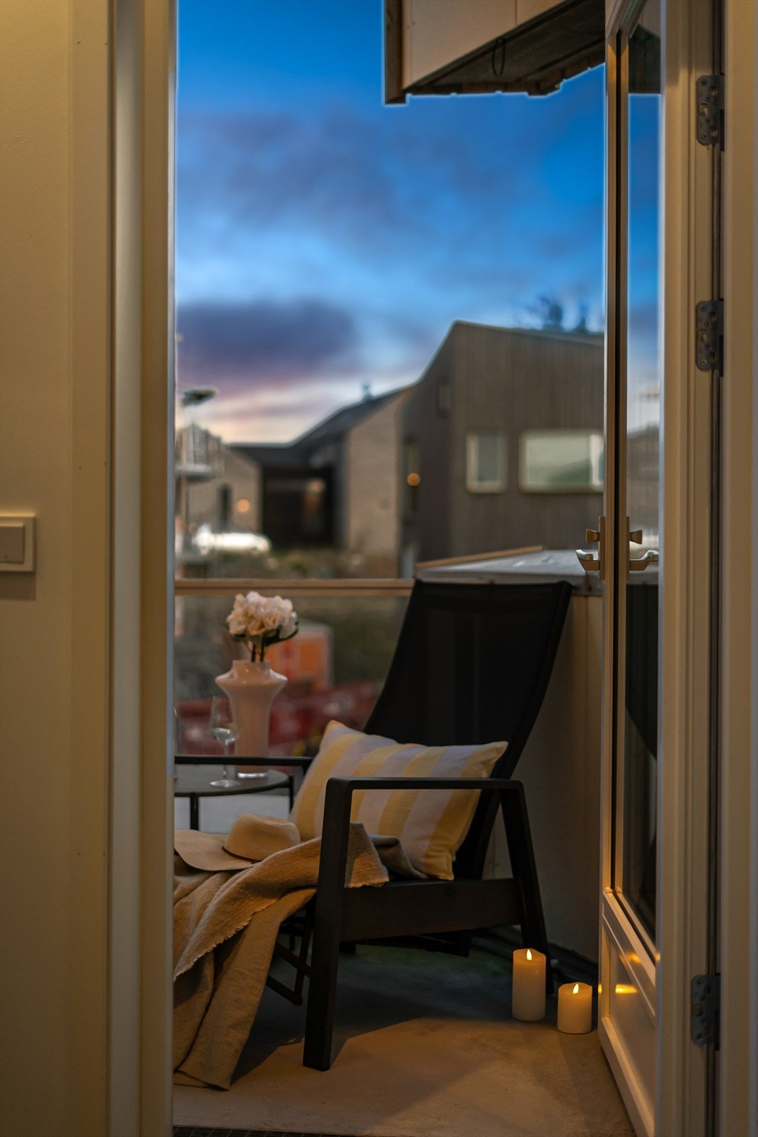 Utgang fra stuen til balkong! Galleribilde