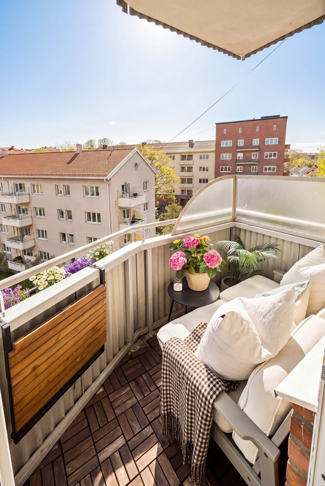 Det er plass til kafesett og beplantning. Galleribilde