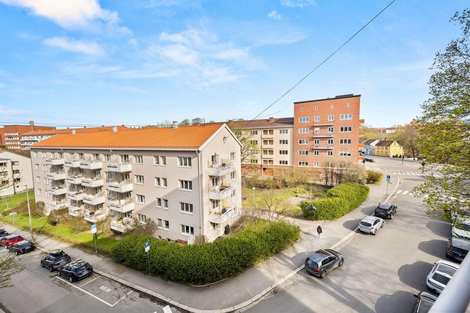 På balkongen er det sol fra ca. kl 16:00 til den går ned, på sommerstid. Galleribilde