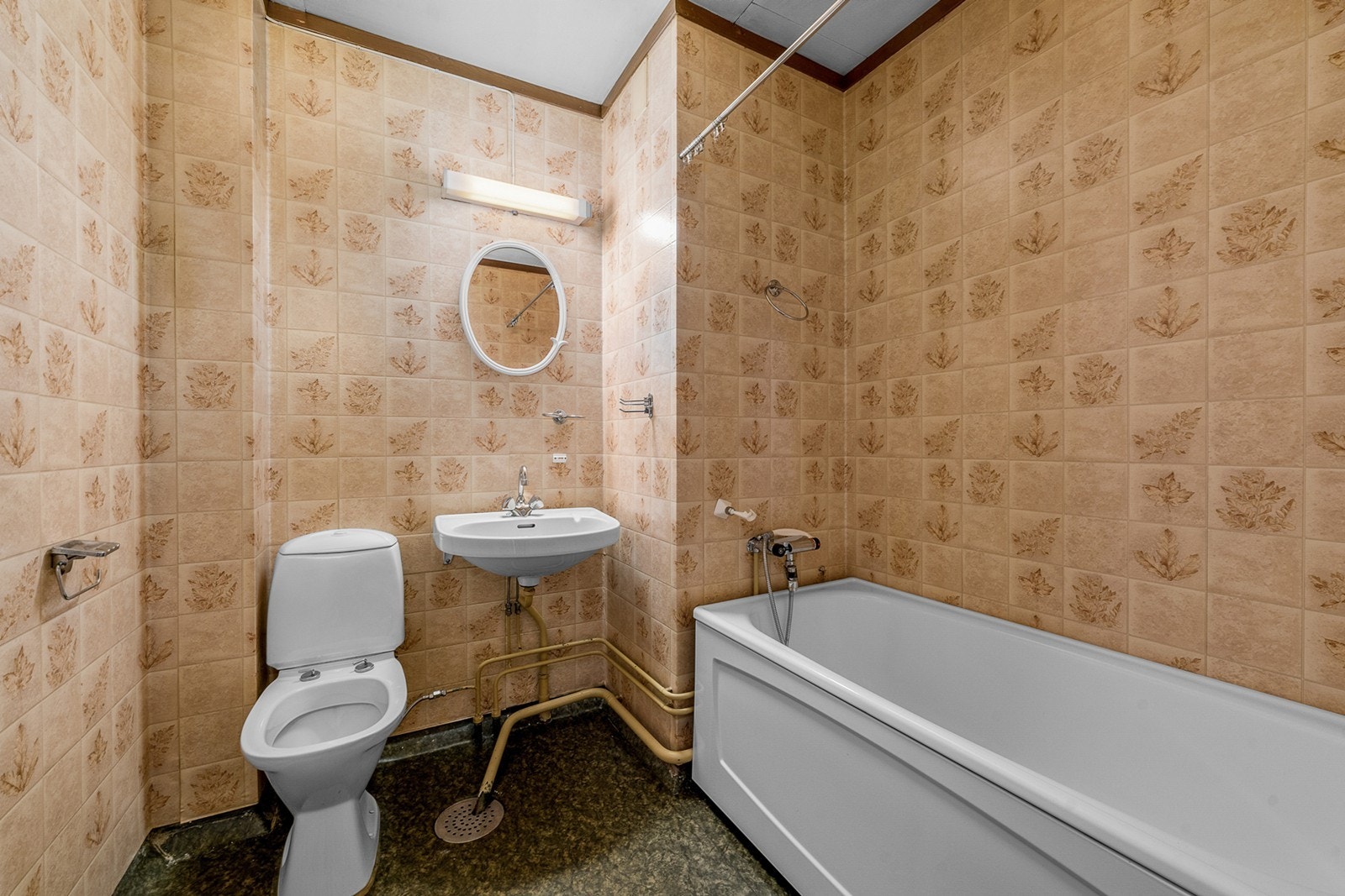 Badet er vurdert til tilstandsgrad 3 (TG3), noe som indikerer behov for vesentlige oppgraderinger. Galleribilde