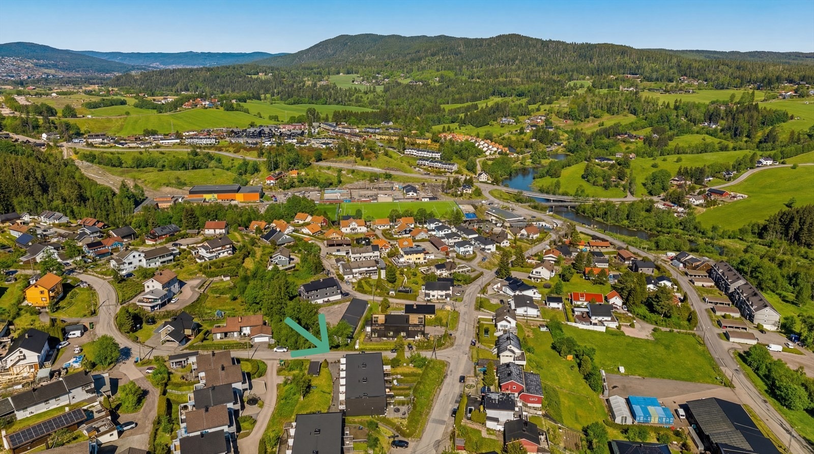 Boligen har en meget sentral beliggenhet på Hagan i Nittedal i et meget veletablert og populært boligområde. Galleribilde