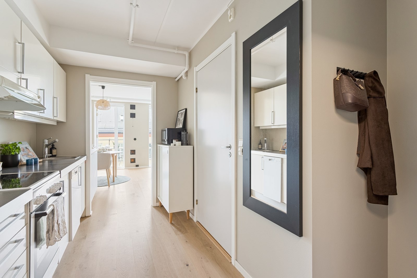 I tilknytning til kjøkkenet har du også adkomst til leilighetens bad. Galleribilde