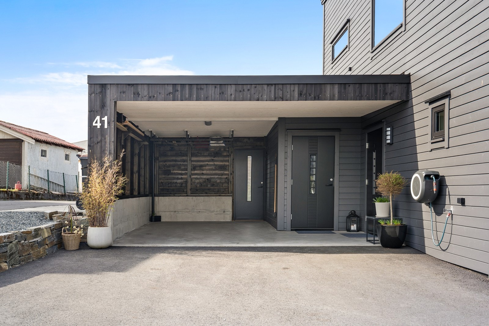 Det medfølger også carport. Galleribilde