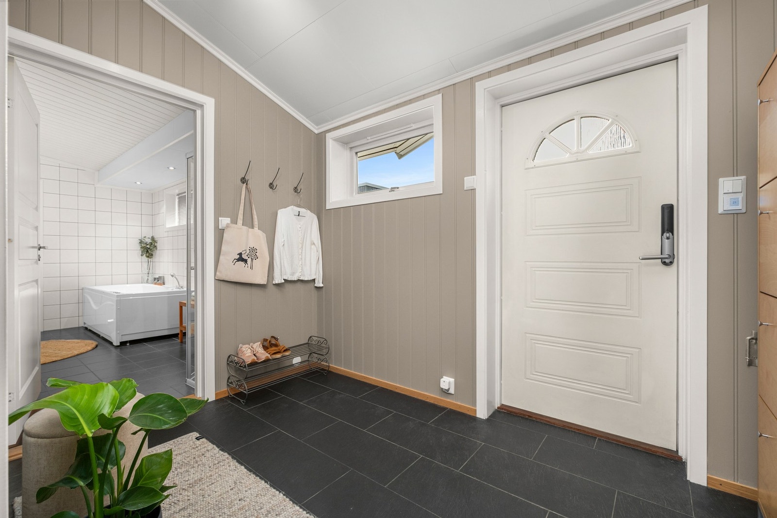 Det er kodelås på ytterdør Galleribilde