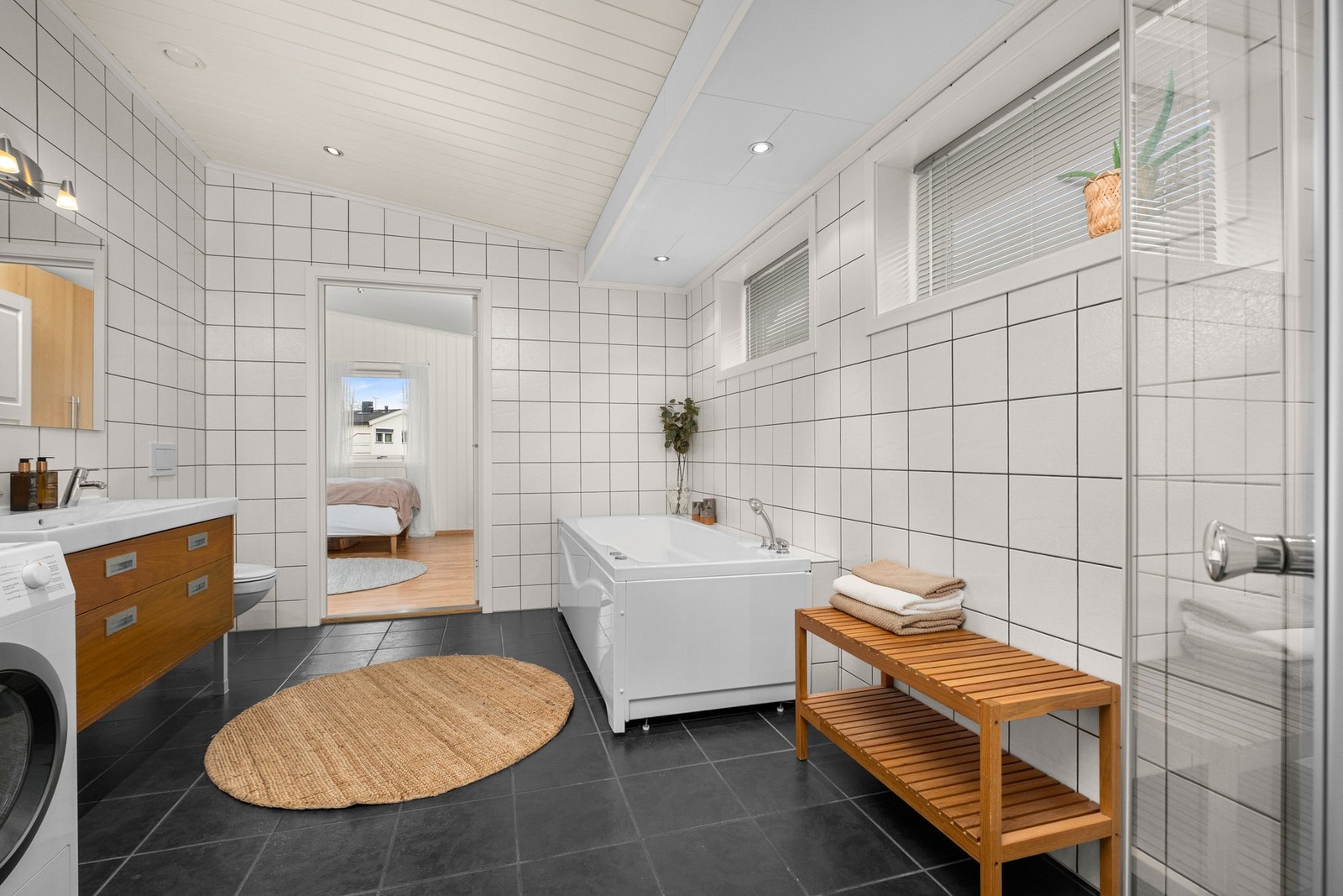 Pent flislagt bad i 1 etasje med varme i gulv Galleribilde