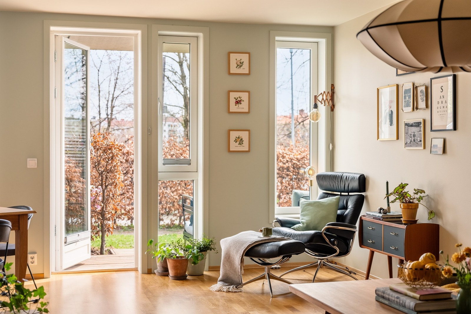 Fra stuen har du adkomst til en stor solrik terrasse på 12 m². Galleribilde