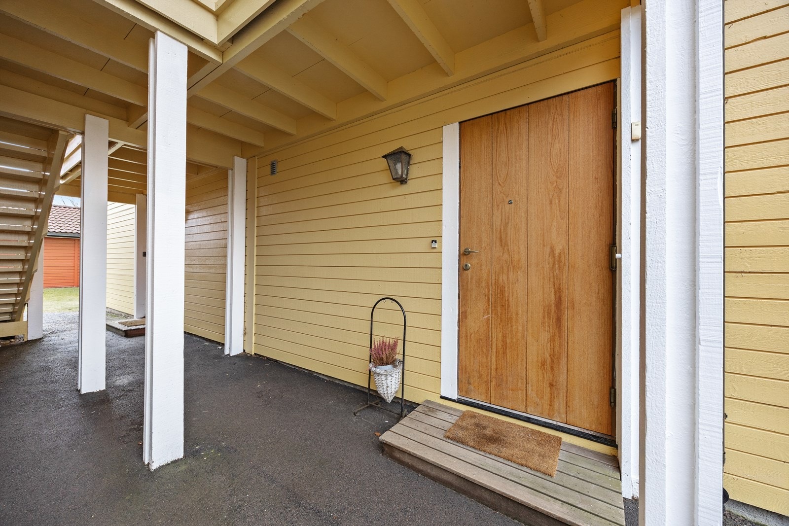 Inngangspartiet er trappefritt og overbygd. Galleribilde